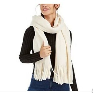 NWT Steve Madden Ivory Super Soft Knit Scarf